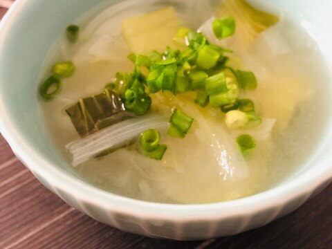 玉ねぎと青梗菜の鶏ガラ味噌汁